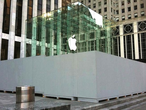 apple_store_fifth_avenue_barriers