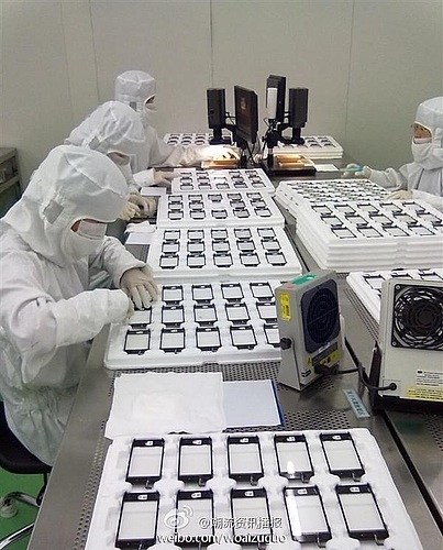 iphone_display_assembly_production.jpg