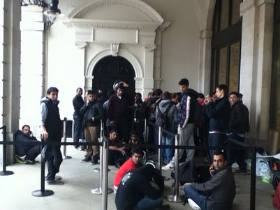 iphone_4s_line_covent_garden.jpg