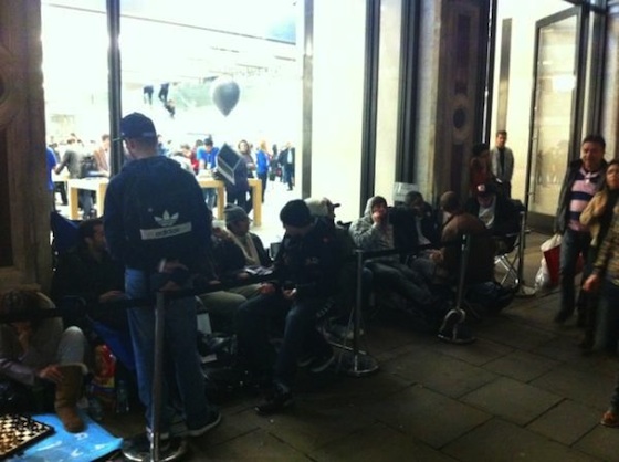 iphone_4s_line_regent_street.jpg