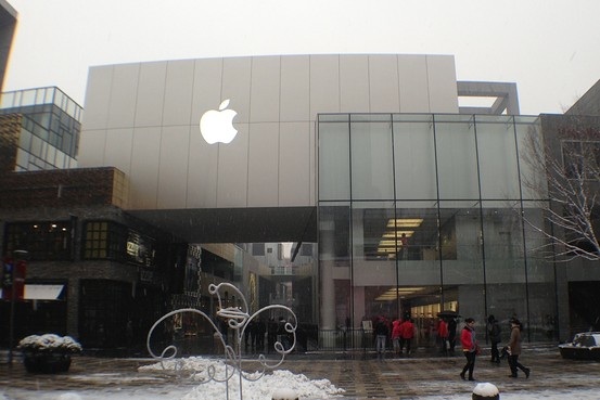 sanlitun_store_iphone_5_launch_snow