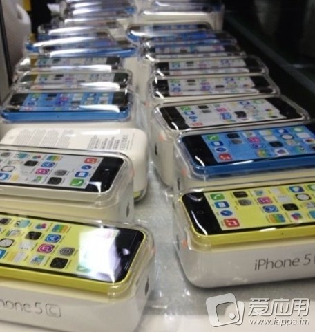 blue_white_yellow_iphone_5c_packaged.jpg
