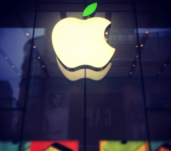 photo of Apple Retail Stores Logos Gain Green Leaves in Honor of Earth Day image