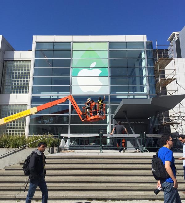 photo of Apple Putting Banners Up at Yerba Buena Center Ahead of March 9 Event image