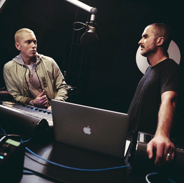 http://cdn.macrumors.com/article-new/2015/06/Eminem-Zane-Lowe-Beats-1.jpg