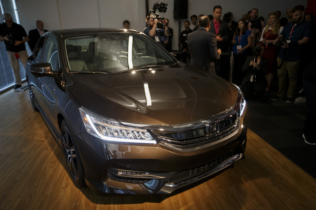 photo of Honda Introduces 2016 Accord With CarPlay and Android Auto Support image