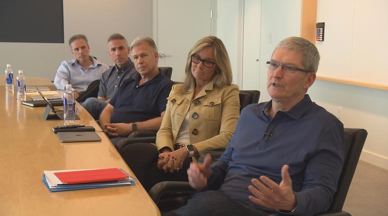 Apple-Exec-Meeting