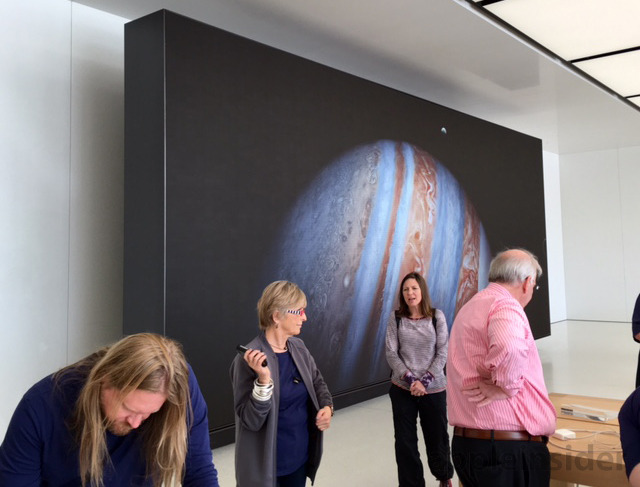 Apple Store screen
