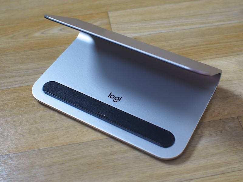 Logitech S Logi Base Stand Charges The Ipad Pro Using The Smart Connector Pyntax