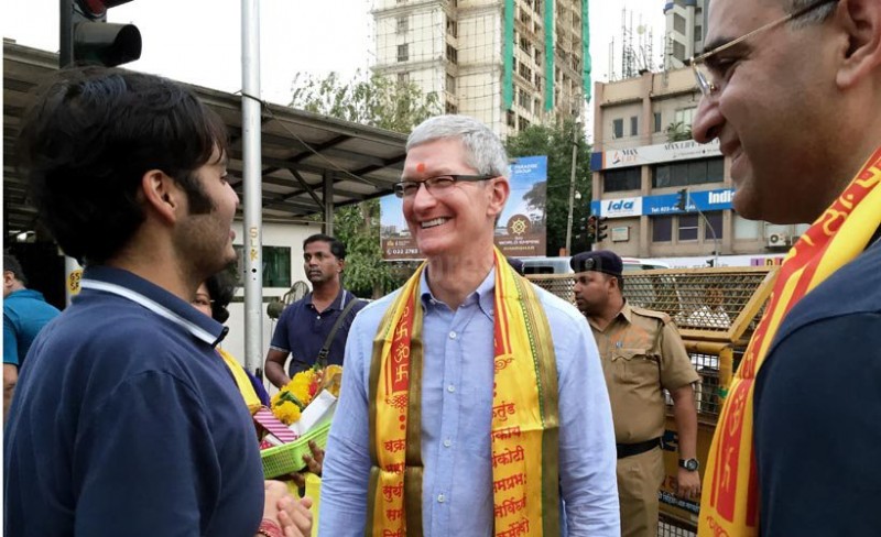 Tim_Cook_IndianExpress" width="800" height="488" class="aligncenter size-large wp-image-503163