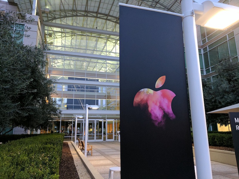 apple_hello_again_campus" width="800" height="600" class="aligncenter size-full wp-image-529720