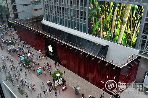 apple_store_nanjing_east_barrier