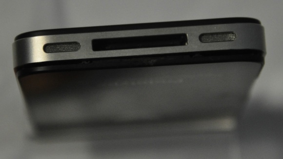 iphone_4_prototype_2009_bottom