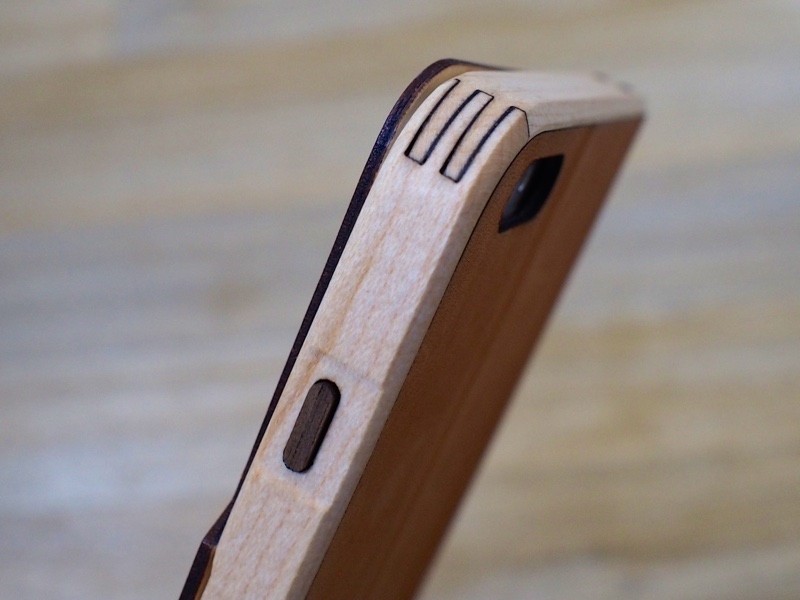 Grovemade Review: Hands-On With the Leather &amp; Maple iPhone 