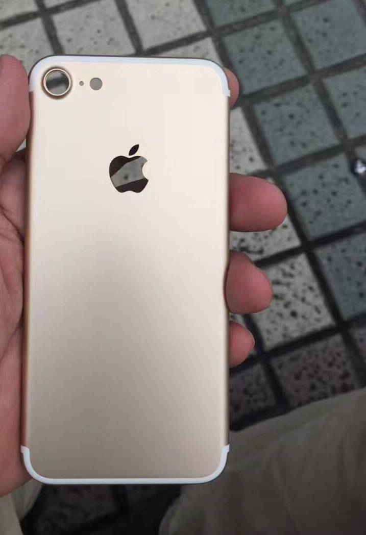 Clearest Shot Yet of iPhone 7 Case Confirms Subtle Design