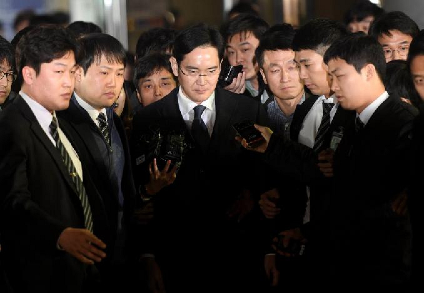 photo of Samsung Chief Arrested on Bribery Charges in Corruption Scandal image