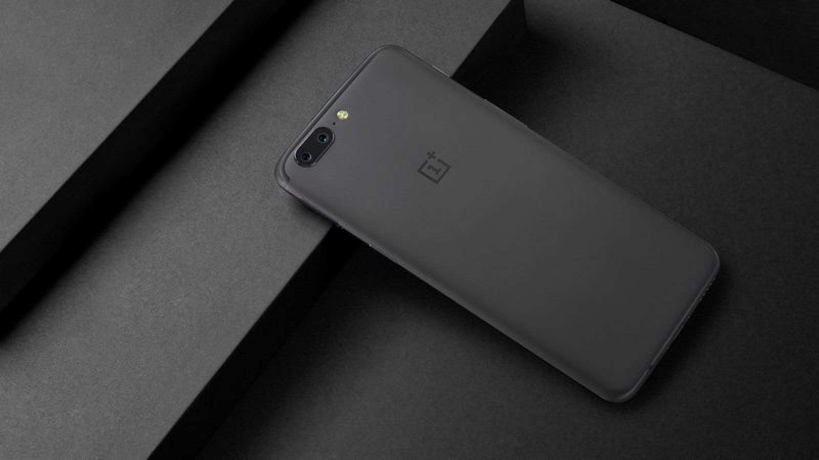 photo of OnePlus Mocks Removal of Headphone Jack in iPhone 7 While Copying its Design for New OnePlus 5 image