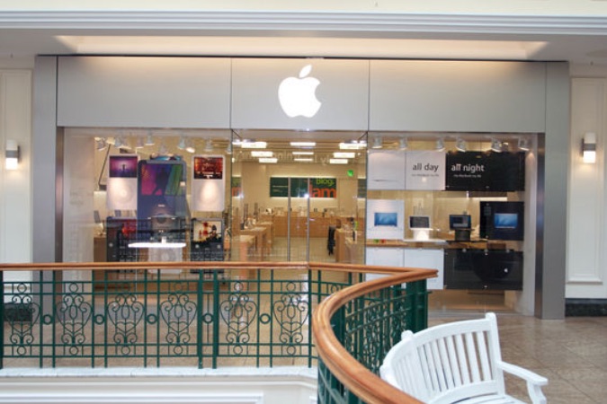 apple-opening-new-store-at-meadowhall-in-sheffield-on-iphone-8-launch