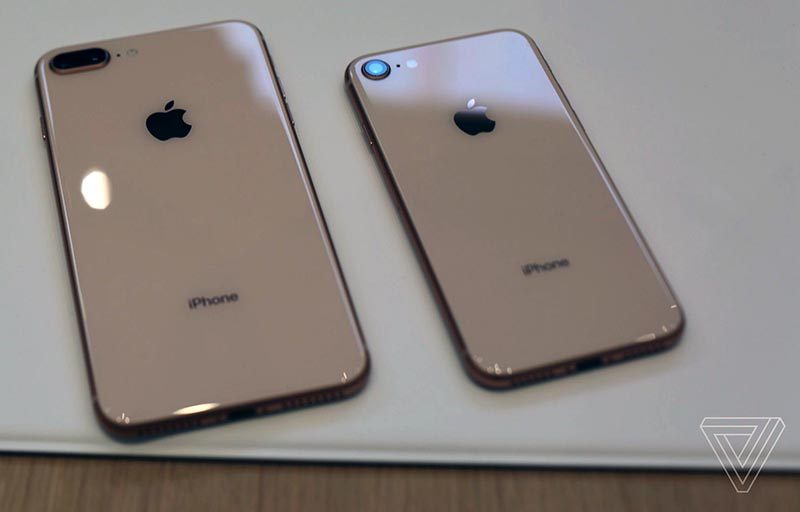 Hands-On With Apple’s New Glass-Backed iPhone 8 and iPhone ...