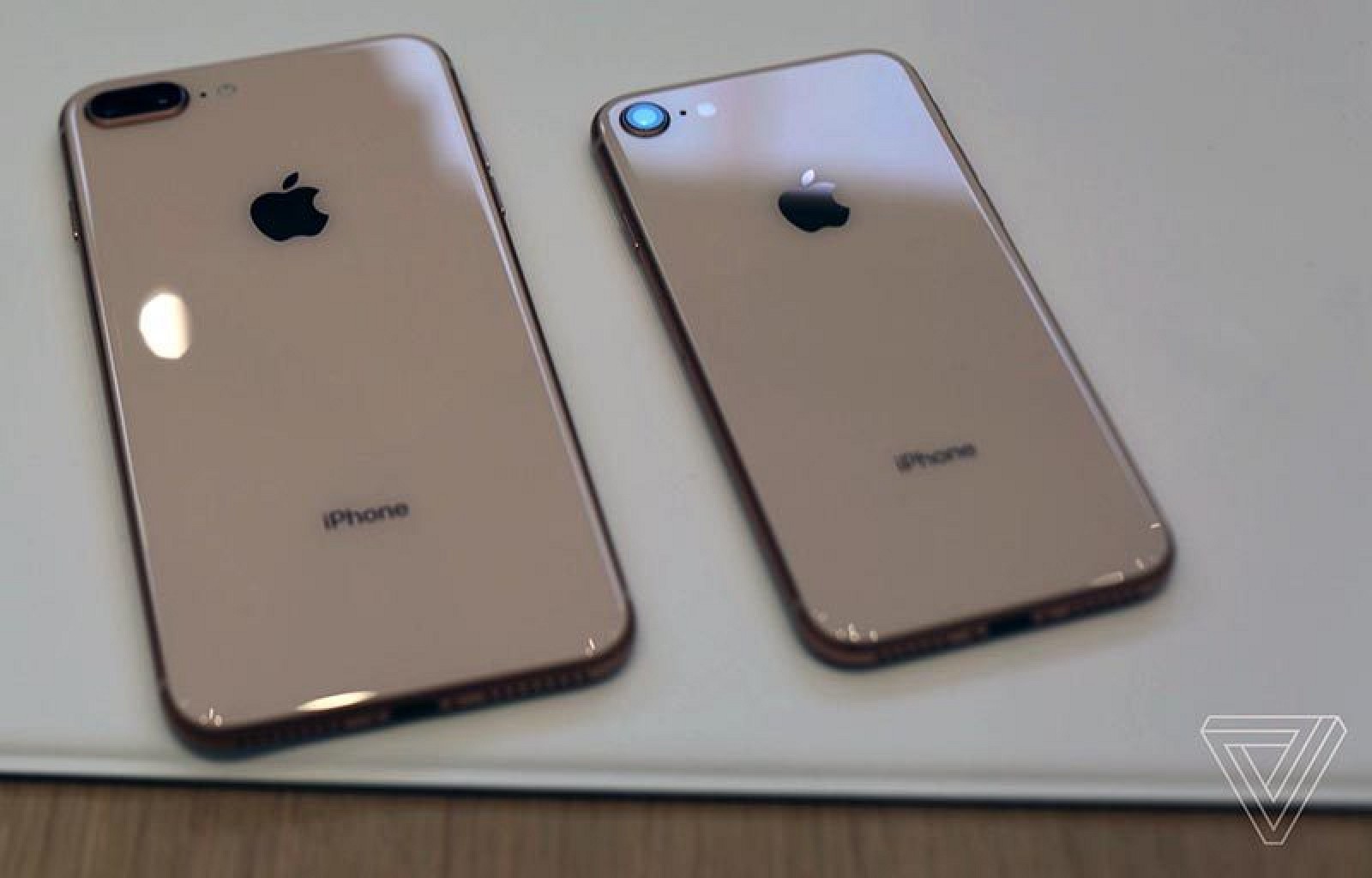 Hands-On With Apple's New Glass-Backed iPhone 8 and iPhone ...