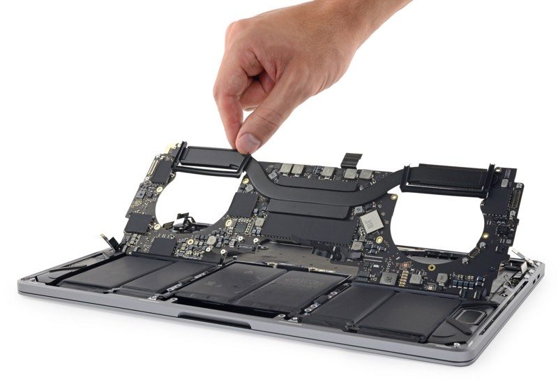 iFixit rozebral MacBook Pro 2018