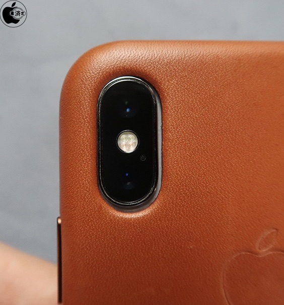 iphone-x-in-apple-iphone-xs-leather-case.jpg