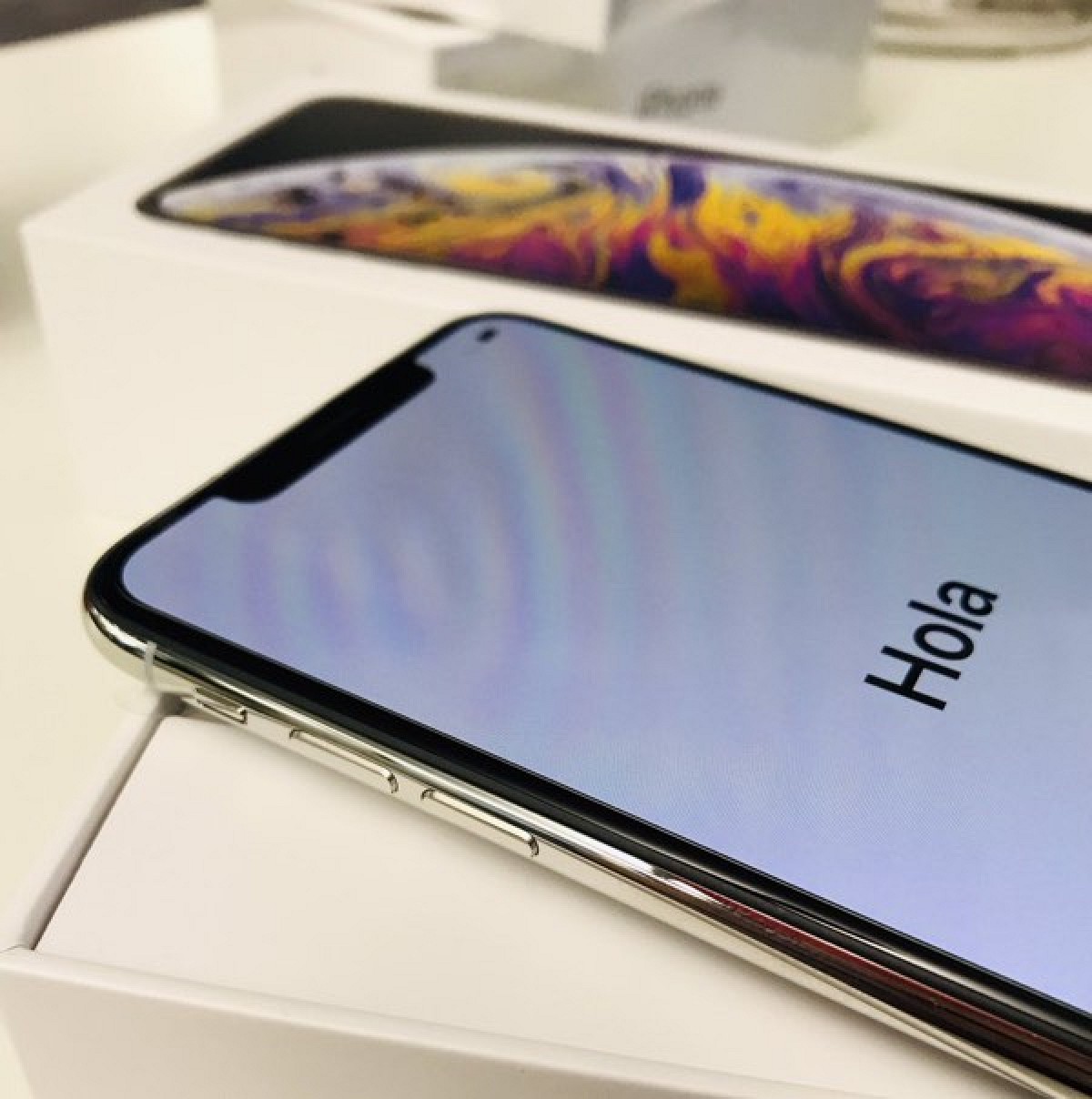 photo of First iPhone XS, iPhone XS Max and Apple Watch Series 4 Models Begin Arriving to Customers in New Zealand image