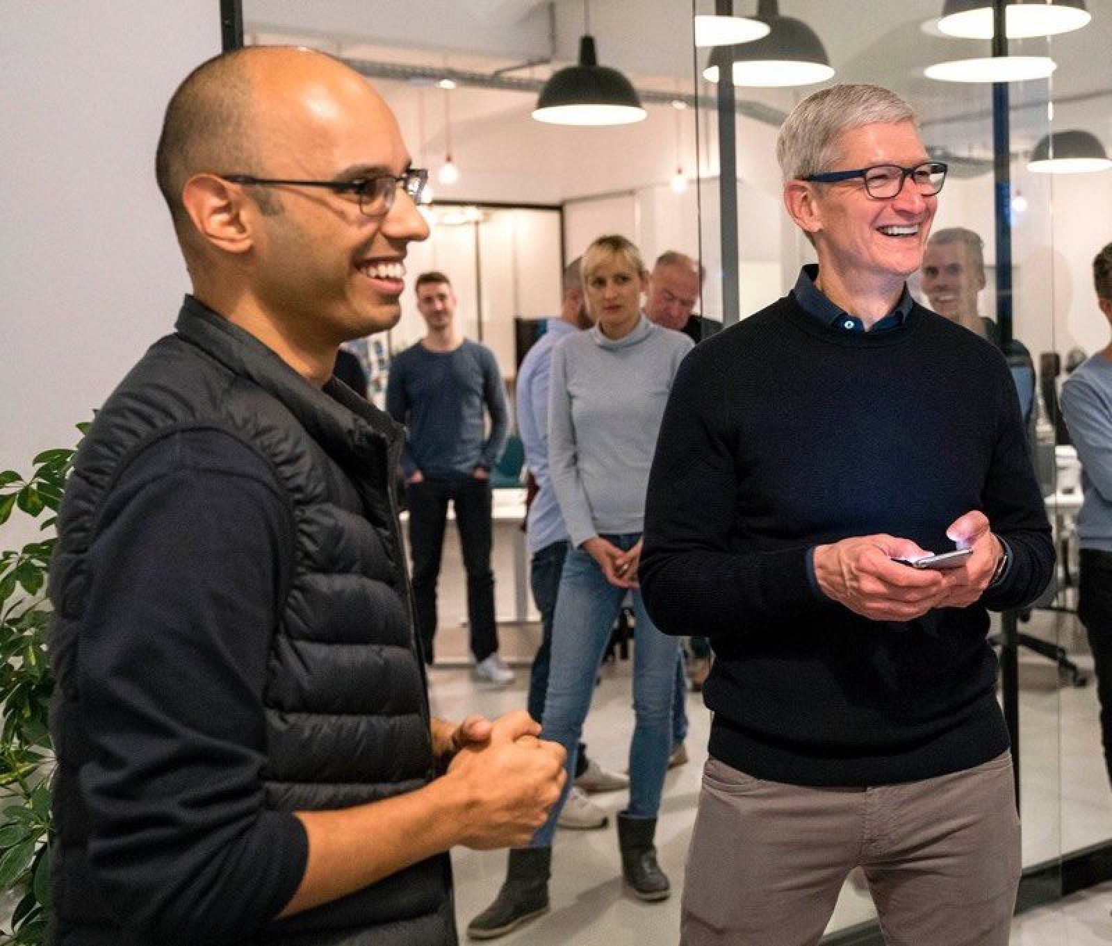 photo of Tim Cook Visits Europe Ahead of Brussels Privacy Conference image