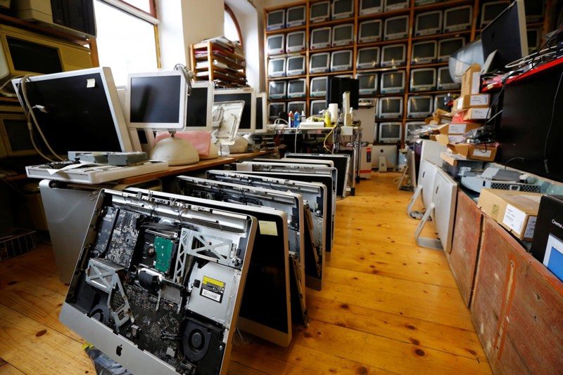 Enorme verzameling Apple-computers koop, omdat een oude Oostenrijkse ambachtsman failliet gaat
