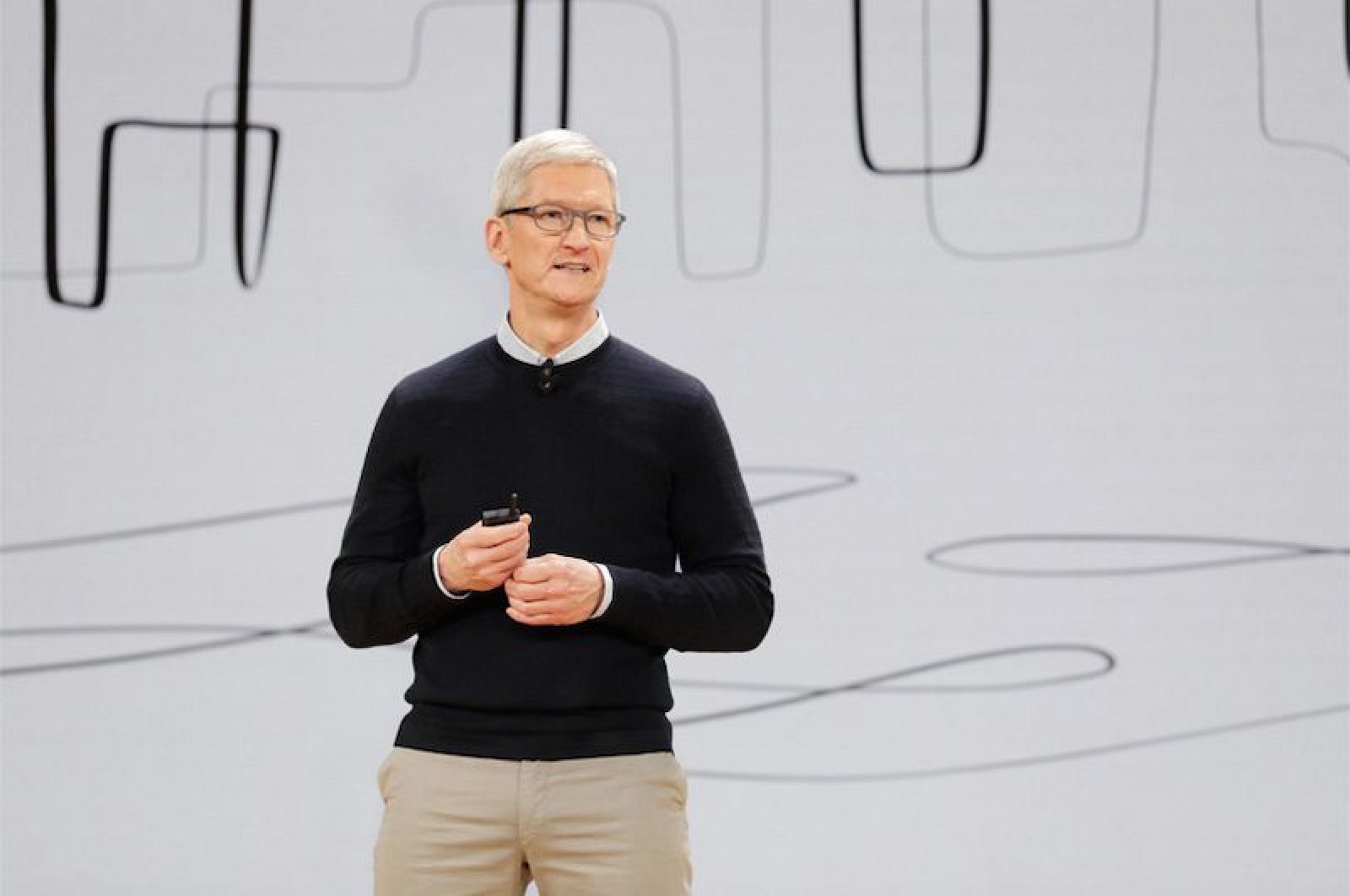 photo of Tim Cook Urges U.S. Congress to Pass Comprehensive Federal Privacy Legislation in Essay image