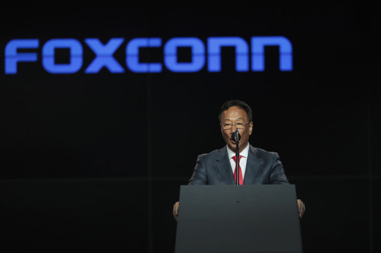 photo of Foxconn CEO Terry Gou Plans to Step Back, Confirms iPhone Production Will Begin in India image