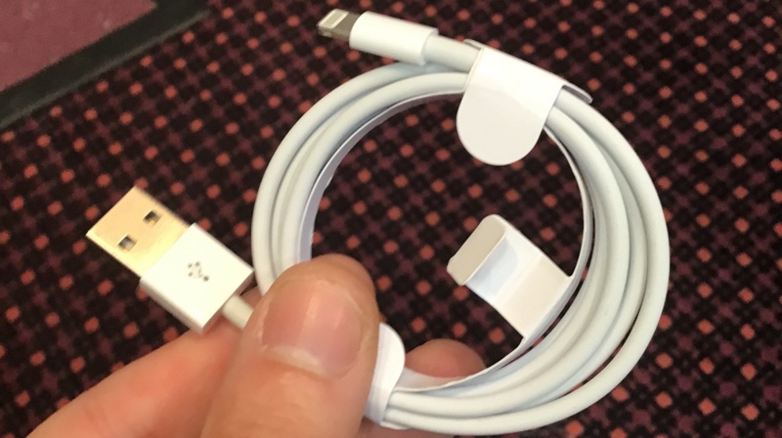 photo of Security Researcher Develops Lightning Cable That Gives Hackers a Way to Remotely Infiltrate Your Computer image