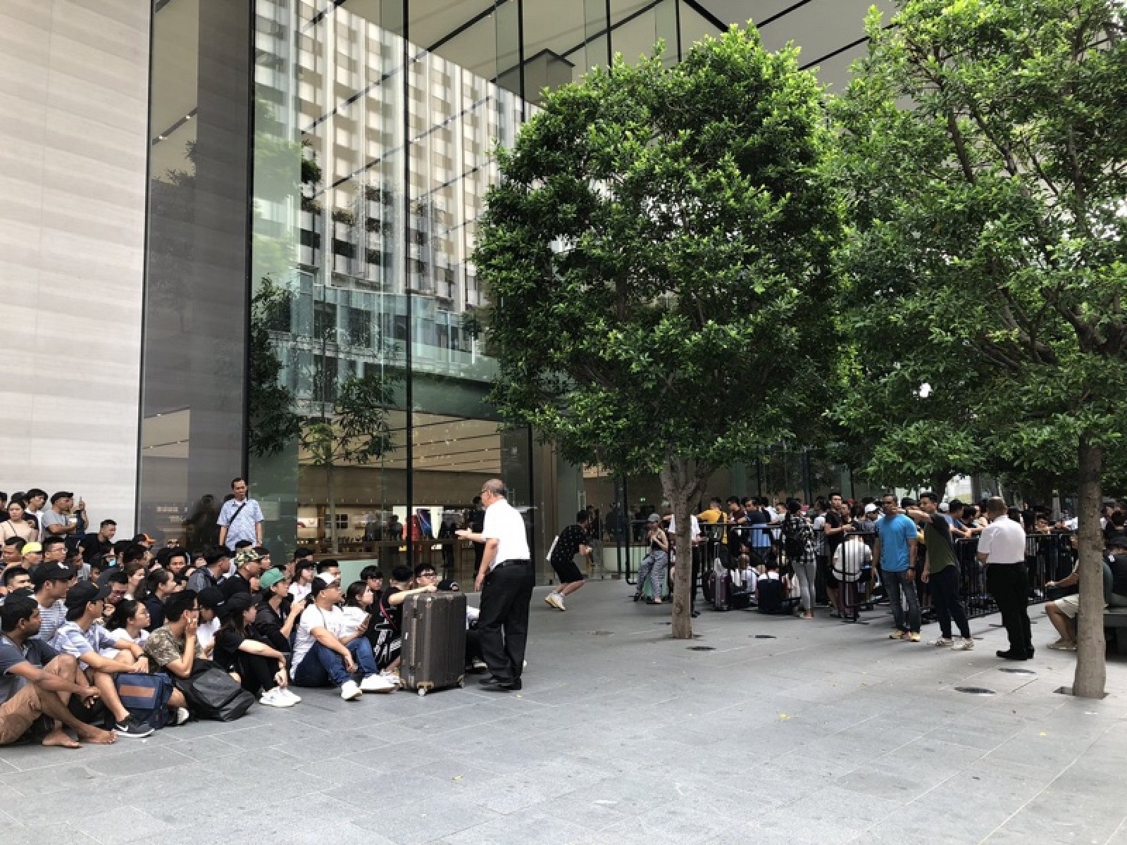 Image result for singapore iphone 11 launch people q