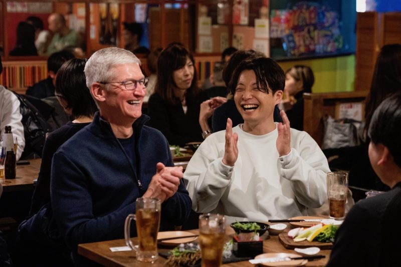 Tim Cook Visits Japan to Meet With Developers and Employees